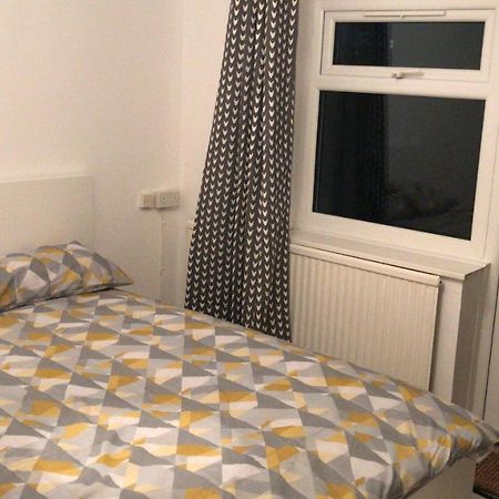 2 Bedroom Garden Apartment Челтнъм Екстериор снимка